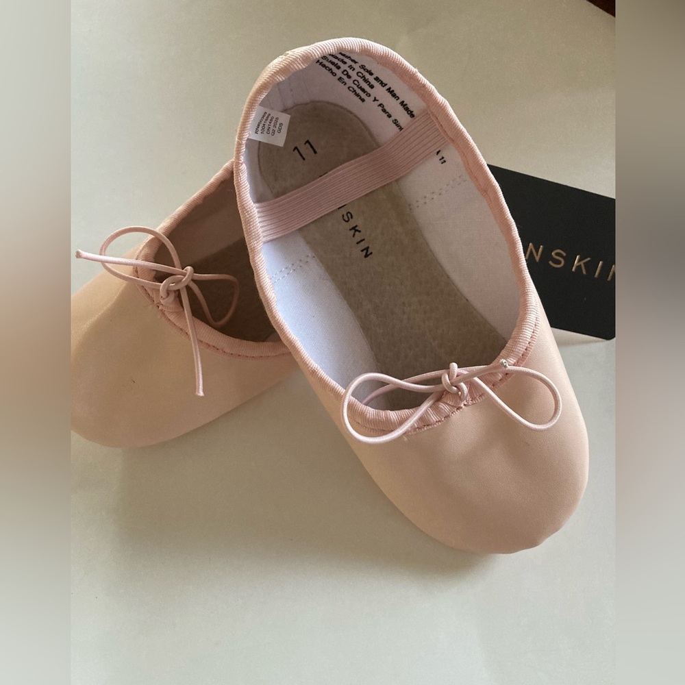 New Danskin ballet shoes/ slippers young girls size 11 pink